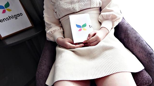 Ryo Izumi takes off her dress and reveals a figure