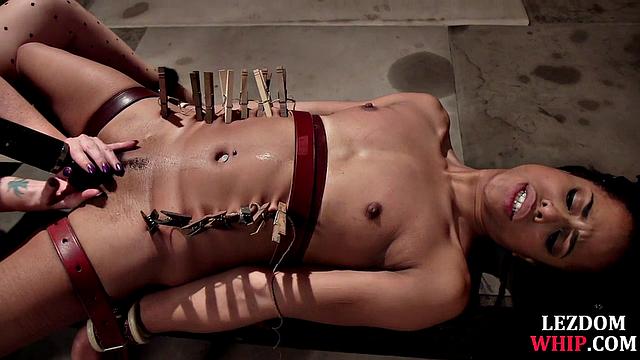 Electrosex tit clamped babe gets TT NT