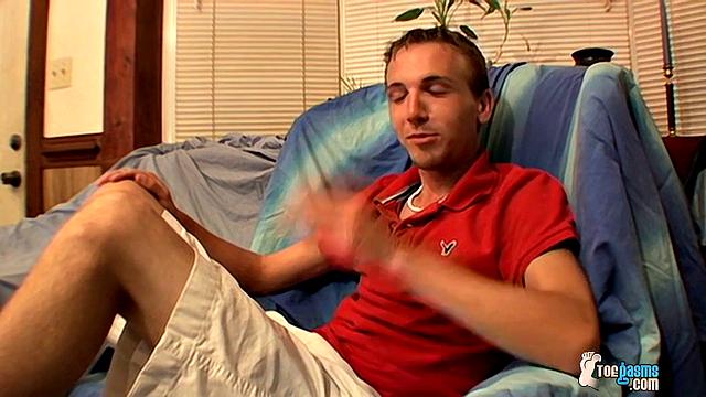 Novice Aaron Likes A Jerk Off - Aaron