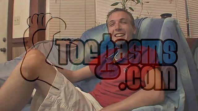 Novice Aaron Likes A Jerk Off - Aaron