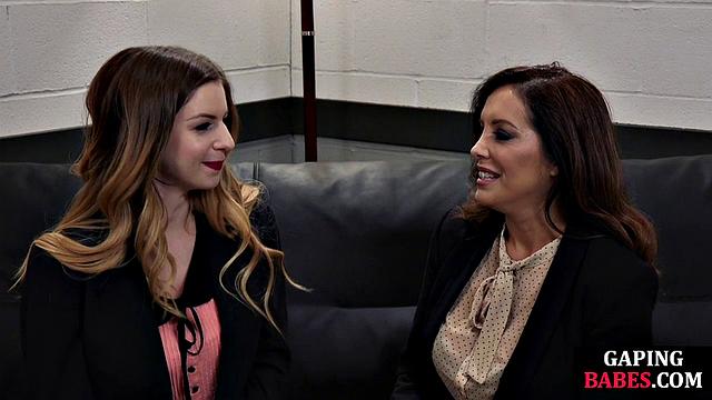 Cougar analfingering bigass babe