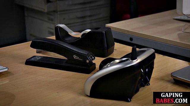 Cougar analfingering bigass babe