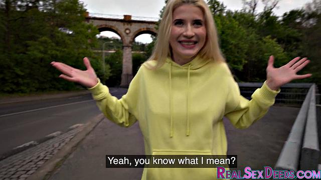 pickedup babe gets pounded in POV