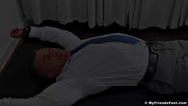Бизнесмен Брейден щекочут - Брейден