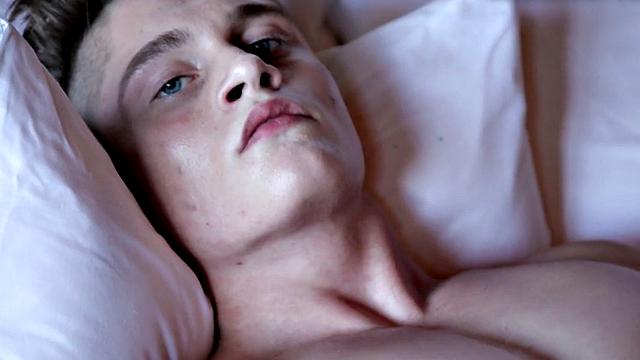 Smooth stud masturbates on bed for sperm shot solo