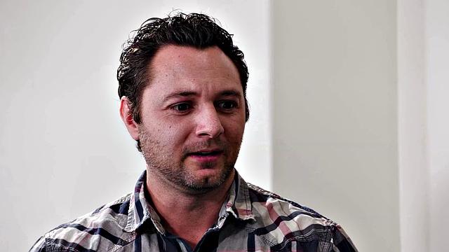 Лайна Мари делает первый нюру-массаж застенчивому парню