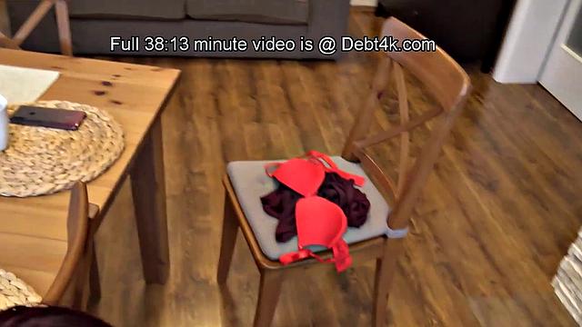 Беременная шлюха отдается коллектору, чтобы закрыть долг