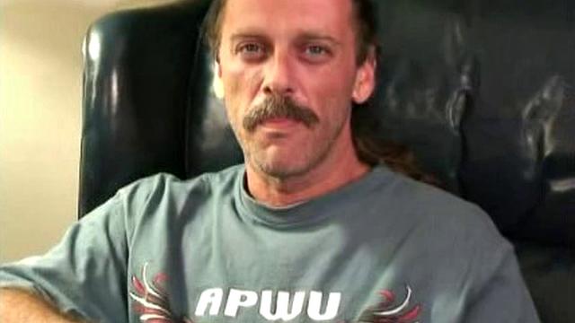 чаз показывает тело и ловит кончу