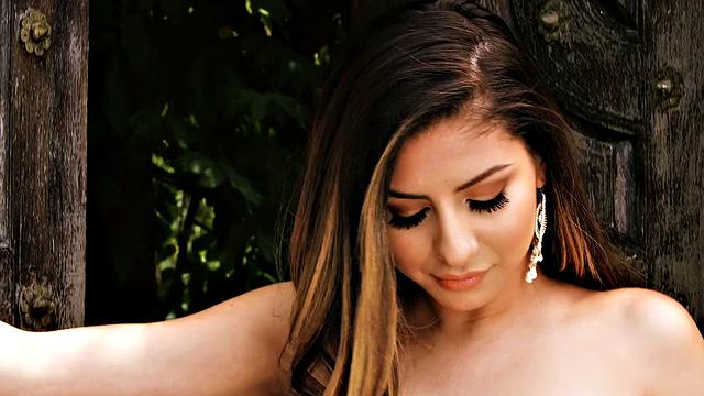 Get off to your garden'sizarreizarre growth with this solo play in the great outdoors