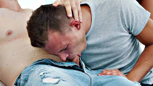 Pussypierced babe enjoys bisexual MMF 3some on the couch