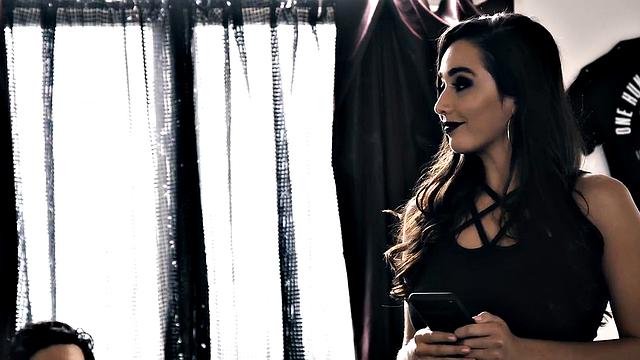 A Happy Ending Isn't Enough! Alt Baddie Karlee Grey Rides Masseur's Big Cock To Relax!