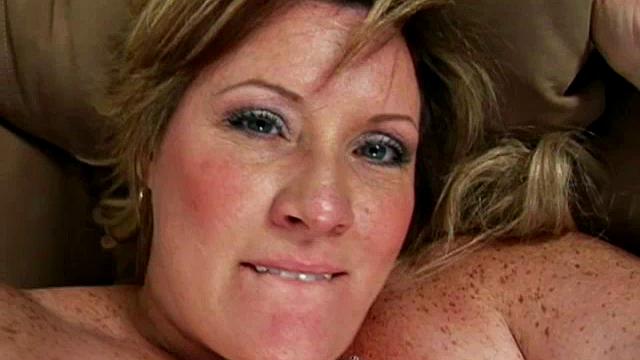 Deedra Showing Her Fat Pussy