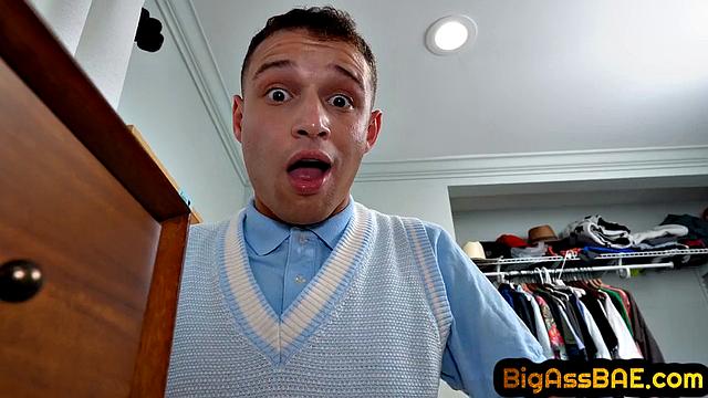 Tattooed Bigtitted babe bouncing on dick