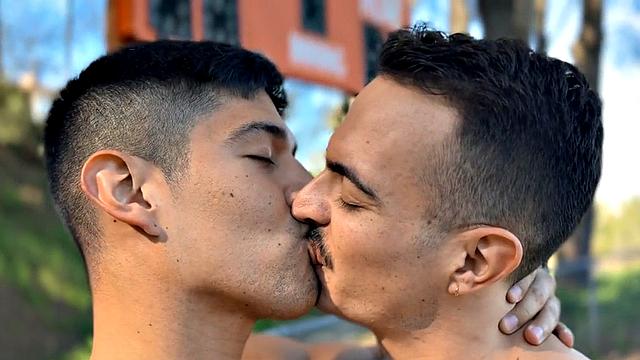 Muscled eager jock anal-pounding his BF until cumshot