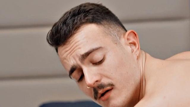 Muscled eager jock anal-pounding his BF until cumshot