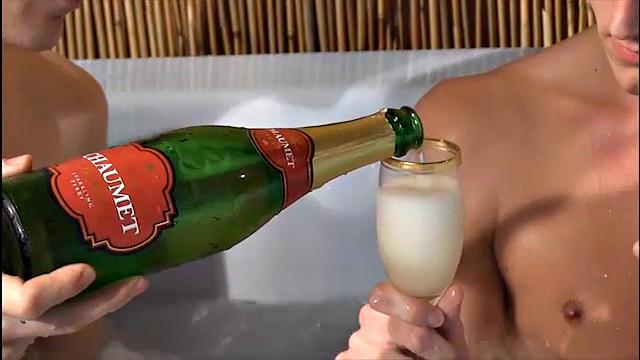 Nail &amp;amp;amp; Shaun Fuck In The Hot Tub - Nail Brooks &amp;amp;amp; Shaun Mann