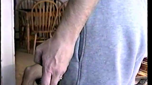 жаркий латинец дрочит свой толстый член на камеру