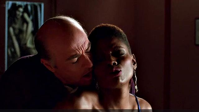 глория линн генри жжёт в олдскульном межрасовом видео с пирсингом сосков