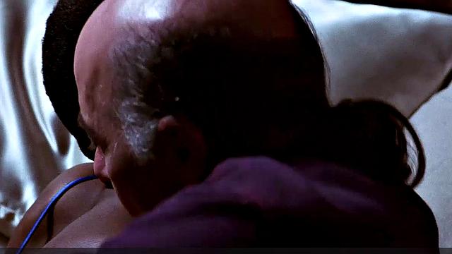 глория линн генри жжёт в олдскульном межрасовом видео с пирсингом сосков