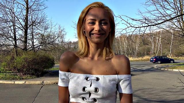 Cock makes blonde wet in forest fuck